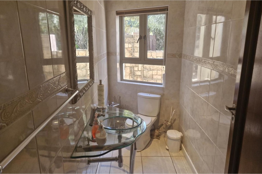 8 Bedroom Property for Sale in Kshane North West